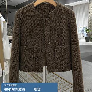 深咖色小个子人字纹毛呢短款外套女2024新款秋冬季显瘦通勤上衣潮