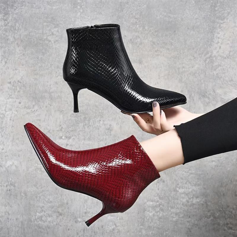 真皮细高跟鞋女2024秋冬新款蛇纹面中跟软底百搭酒红小裸靴女加绒