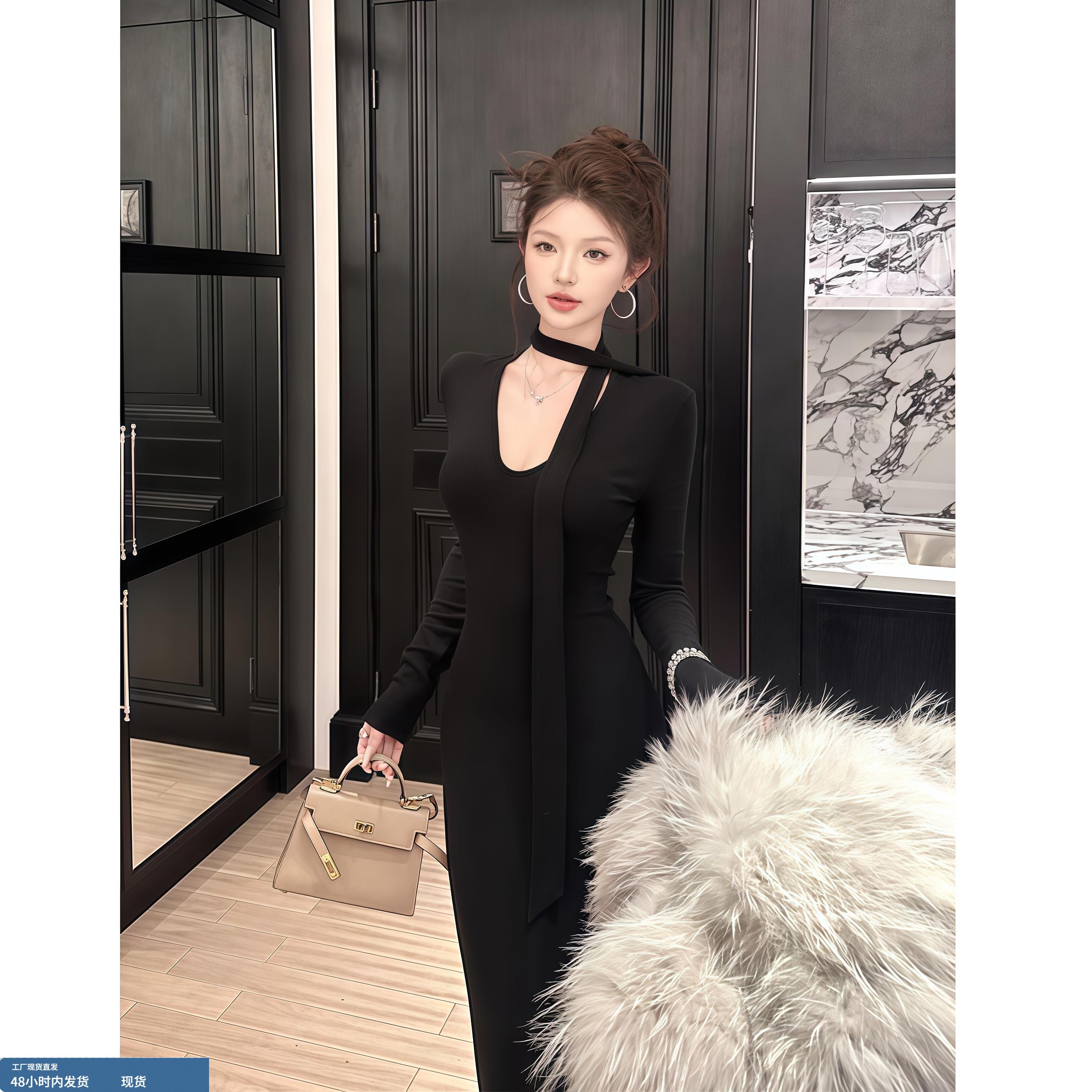 高级感复古赫本风V领连衣裙女秋冬新款修身显瘦收腰性感包臀长裙