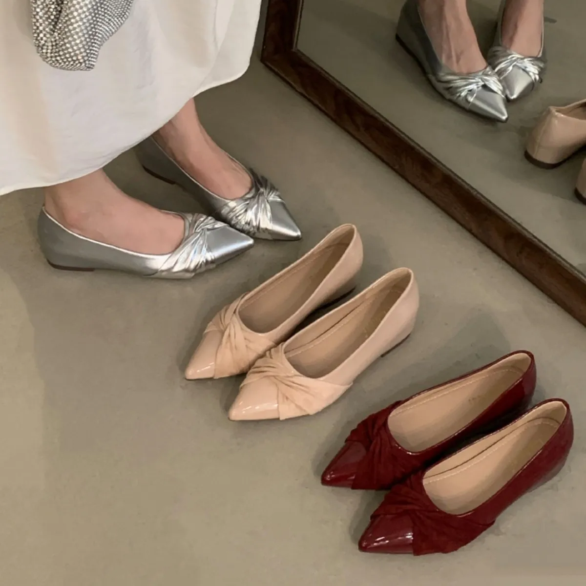 隐形内增高2025新款坡跟尖头浅口单鞋女法式气质百搭扭结平底瓢鞋