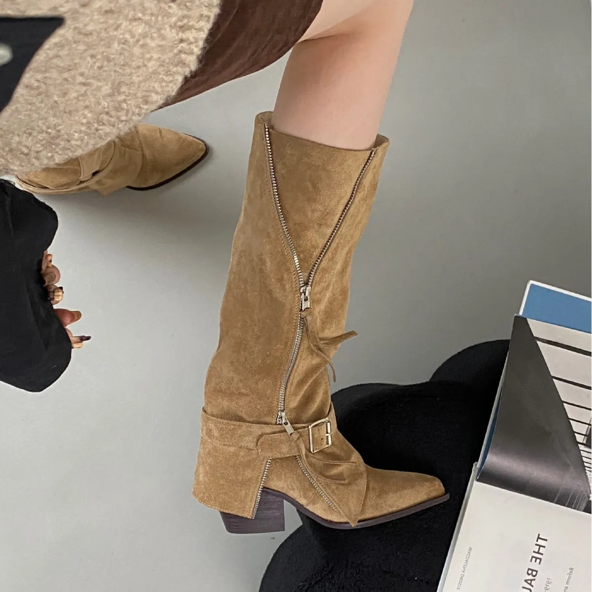 2025新款韩版圆头高筒粗高跟瘦瘦马丁时装皮带扣女长靴