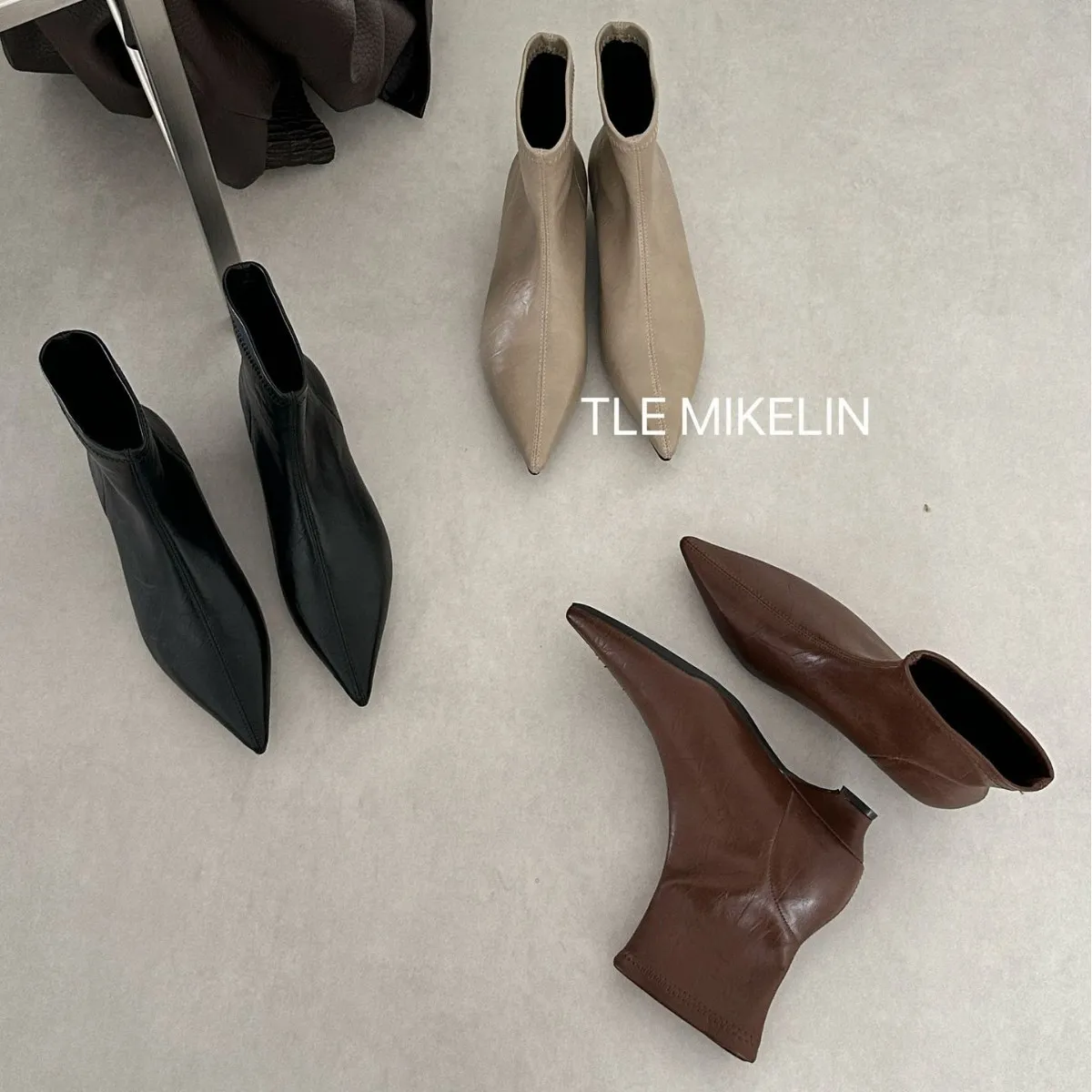 2025年秋冬季新款尖头时装靴瘦瘦靴女时尚百搭细低跟短靴女