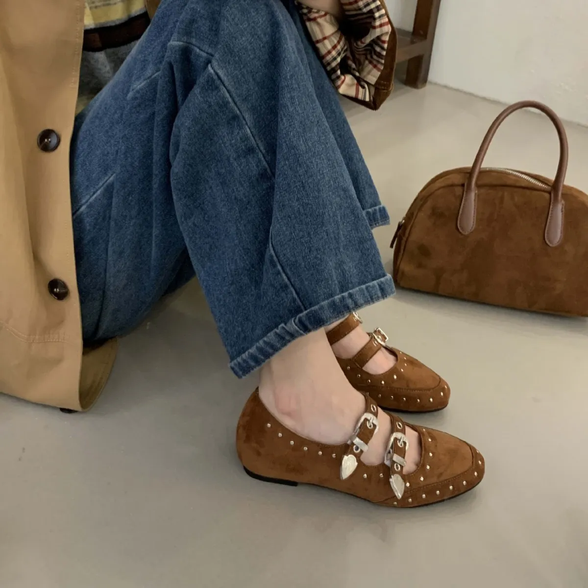 2025秋季新款绒面朋克铆钉一脚蹬软底内增高单鞋