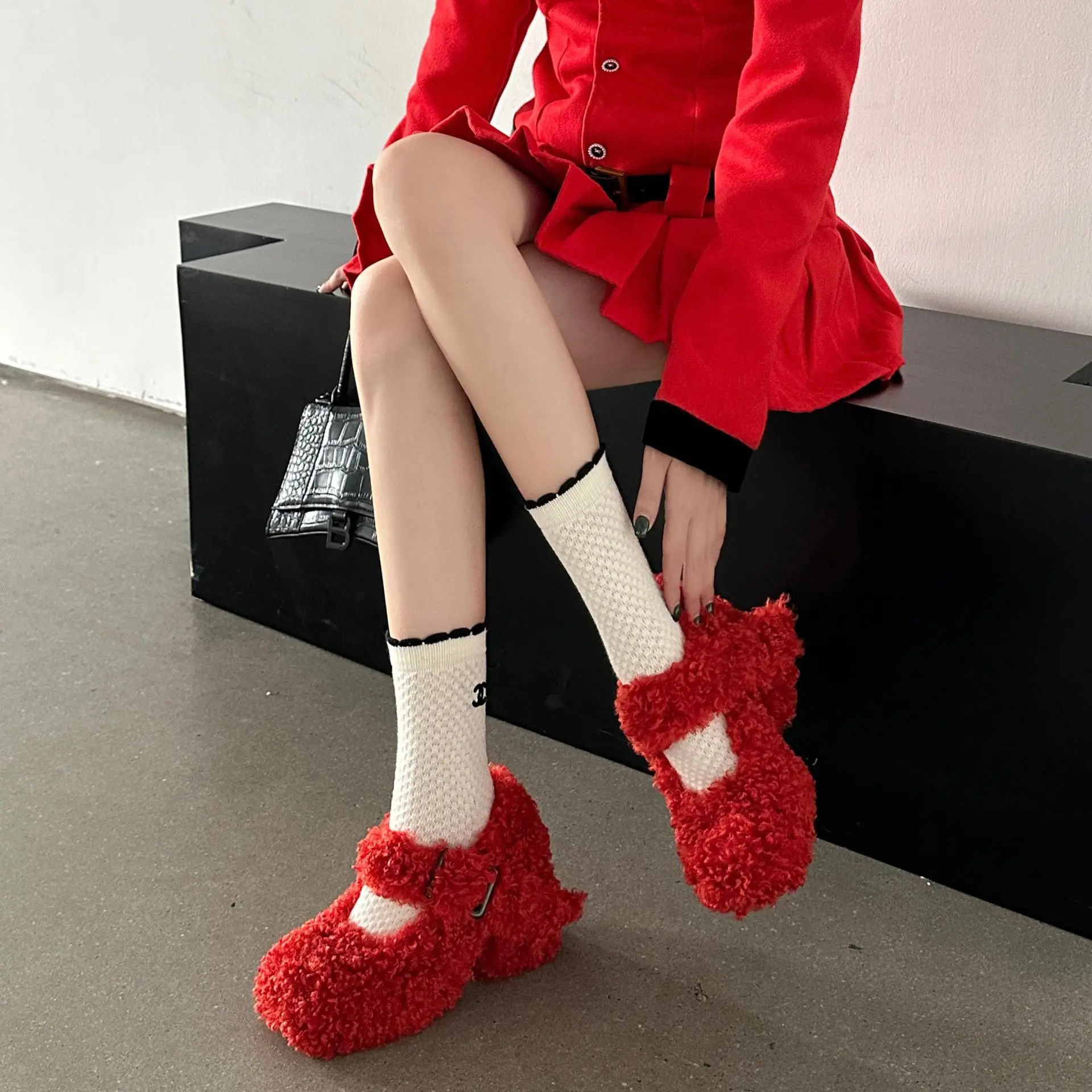 2025秋冬新款一字扣圆头厚底粗跟单鞋浅口高跟网红毛毛玛丽珍鞋女