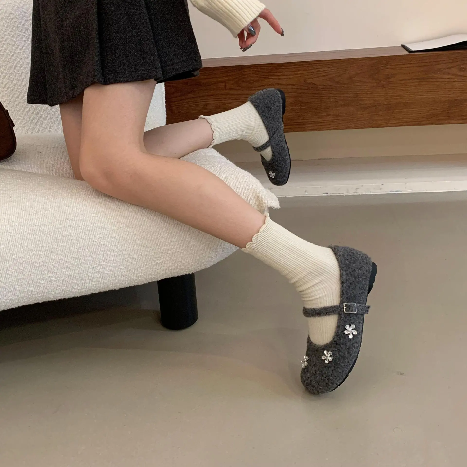 内增高复古晚风气质水钻一字带毛毛单鞋女鞋秋冬款配裙子玛丽珍鞋