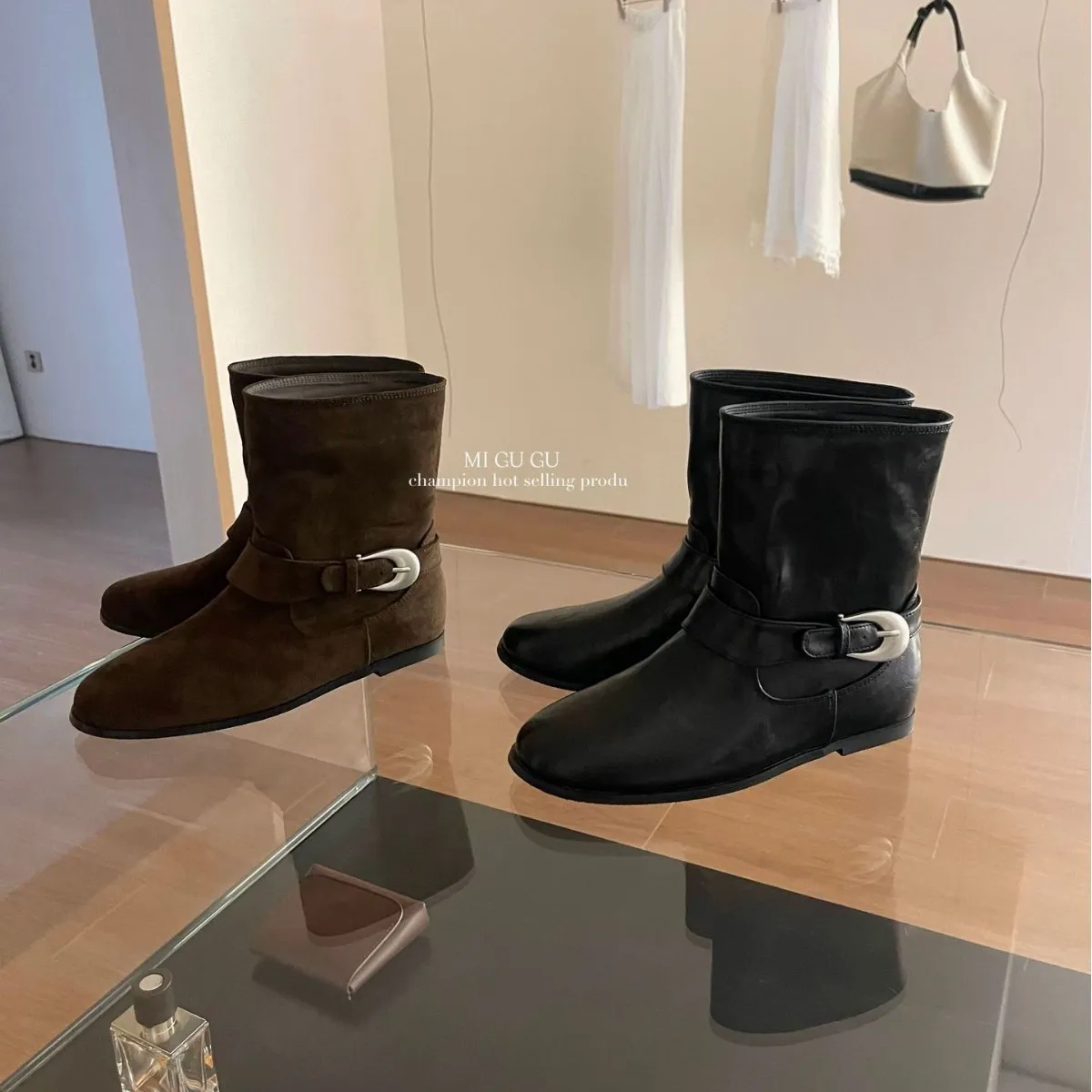 2025秋冬新款圆头皮带扣绒面低筒瘦瘦马丁内增坡跟女短靴