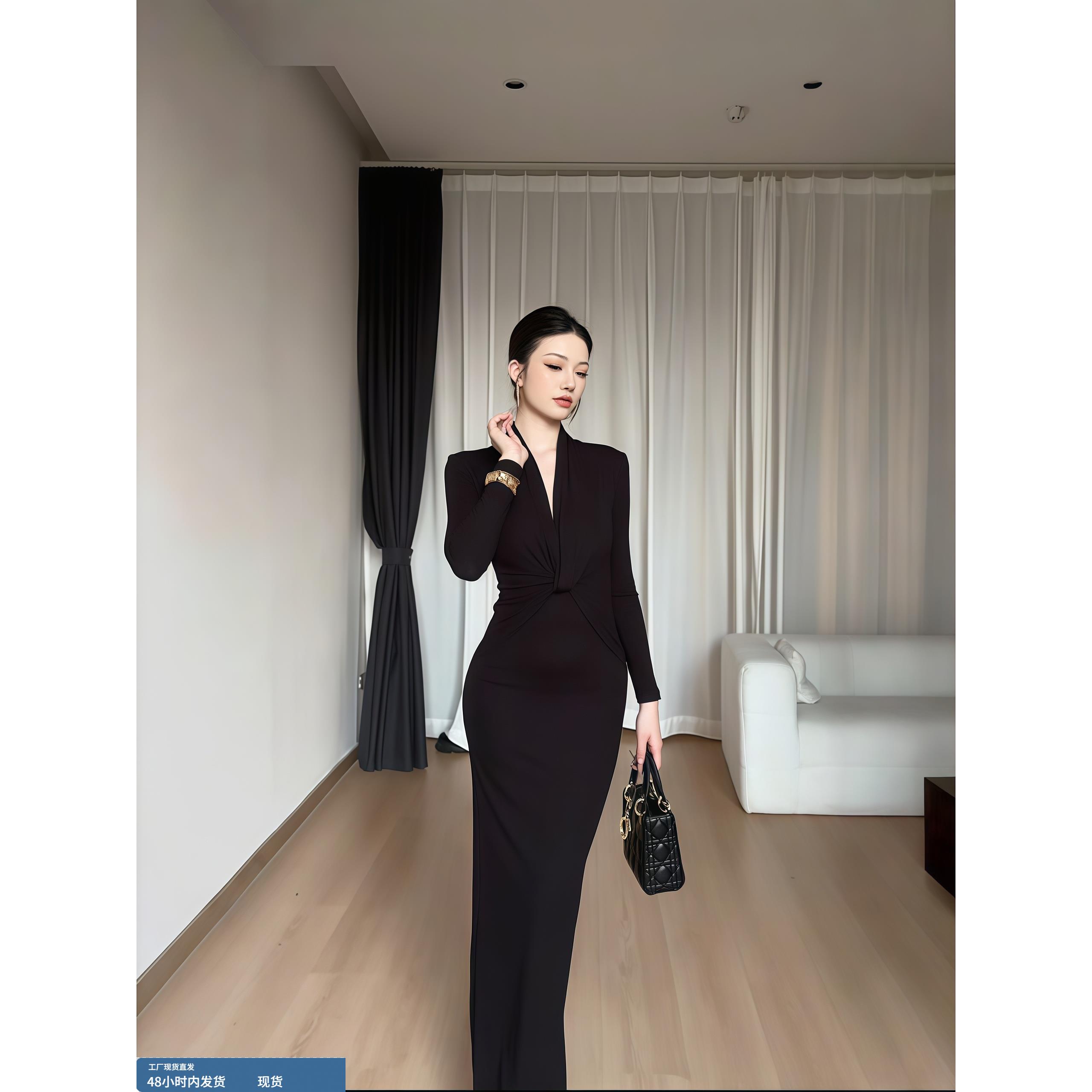 法式优雅V领纯色连衣裙女秋季新款修身显瘦高级感气质包臀长裙子