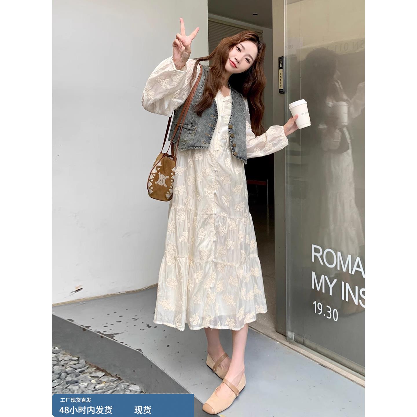 米色刺绣连衣裙马甲两件套女2025秋季新款时尚超火绝美搭配一整套