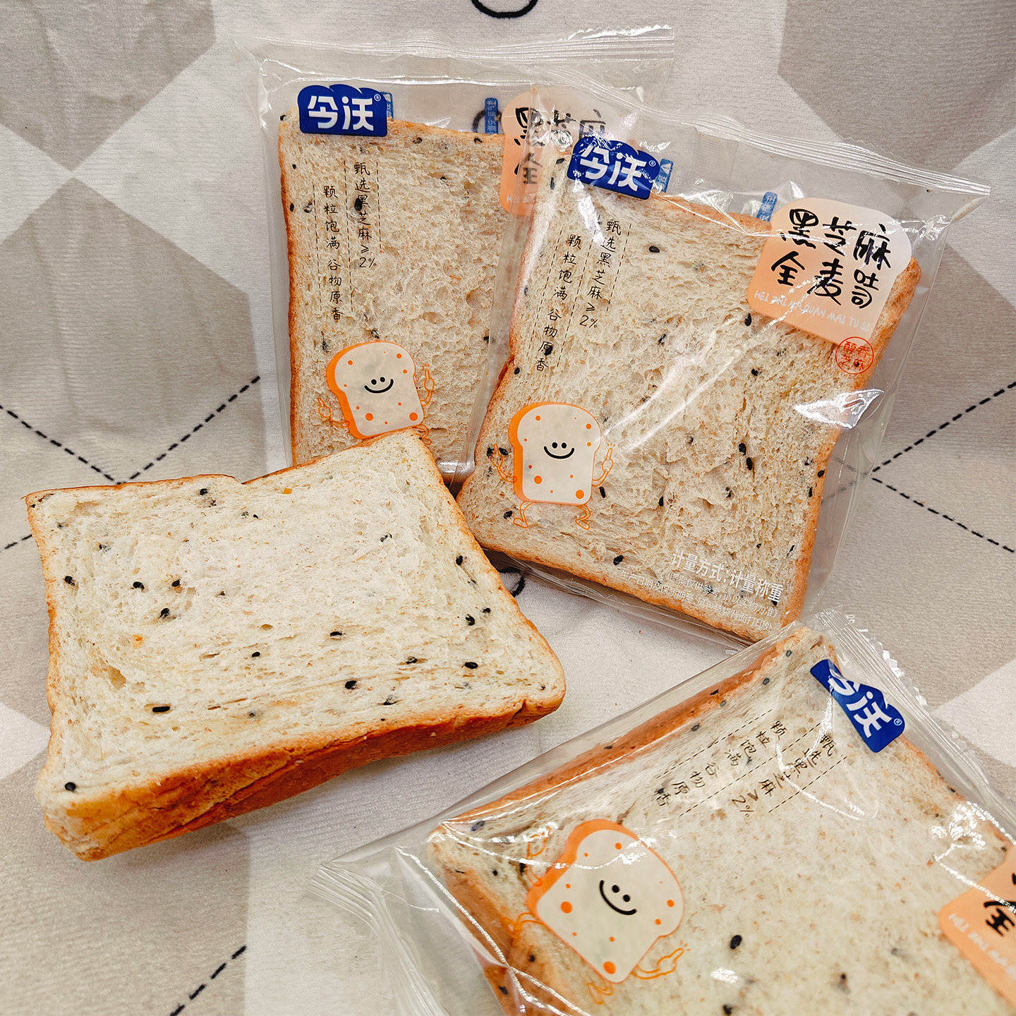 今沃黑芝麻全麦吐司解馋解饿面包