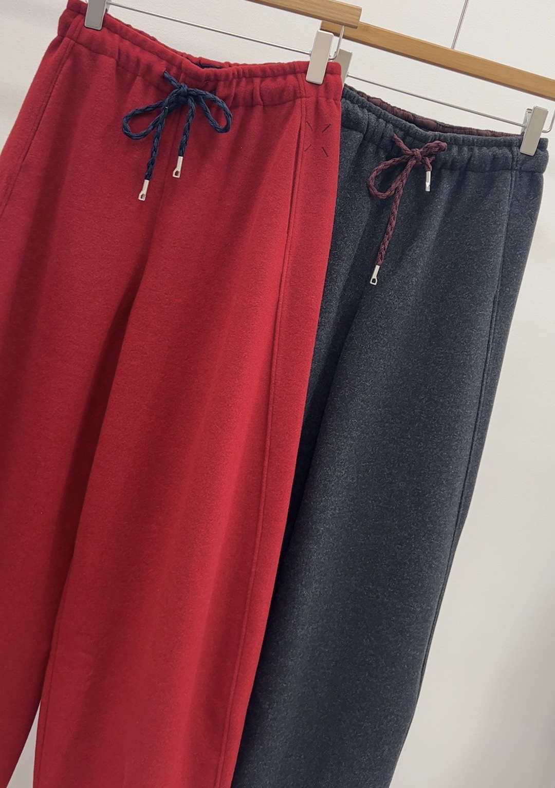 炫彩名品2025冬季新款时尚抽绳松紧腰压线阔腿休闲裤女