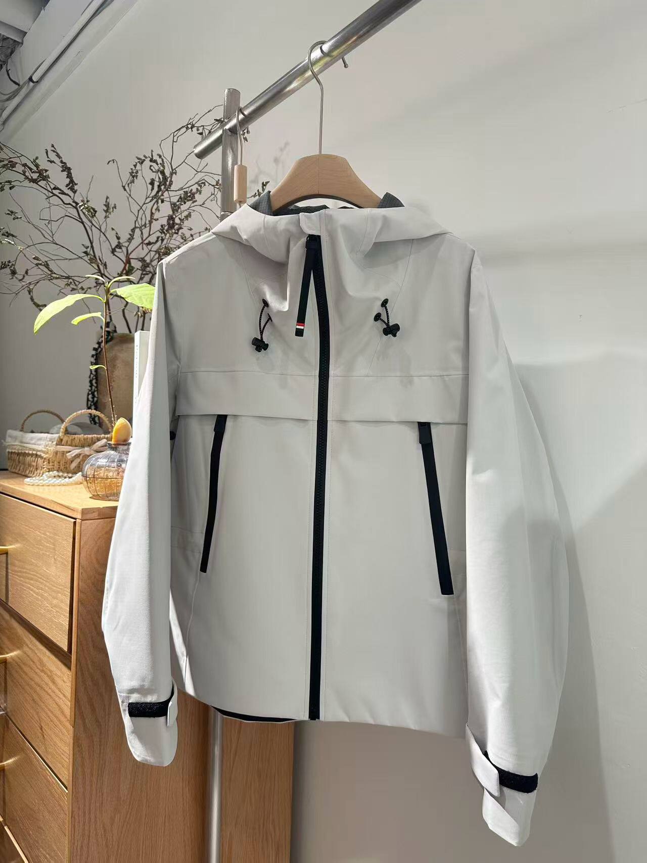 意单渠道款！防风防水轻户外 宽松连帽软壳冲锋衣外套夹克女春新