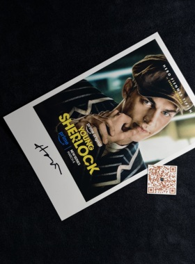 Young Sherlock赫洛费因斯提芬Hero Fiennes Tiffin 亲签照片
