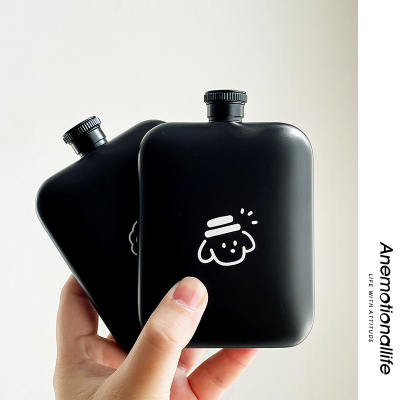 露营小狗原创酒壶男女便携迷你扁平杯子304不锈钢可爱咖啡水杯子