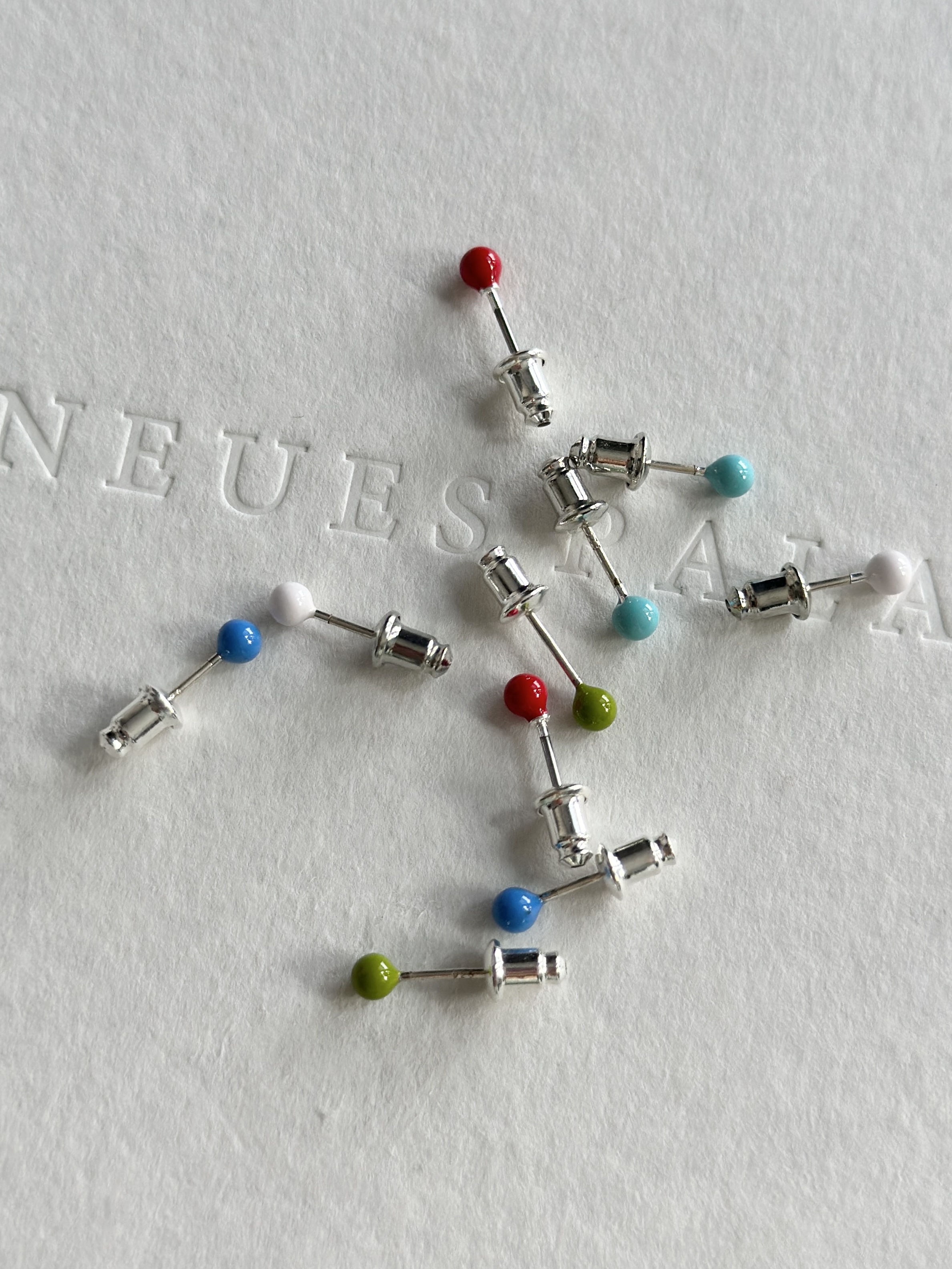 白百合同款迷你豆豆耳环