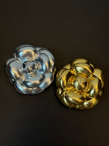真皮3d山茶花胸针发夹两用款