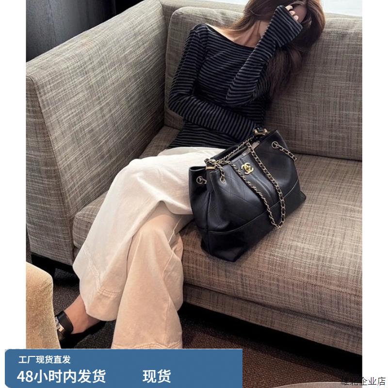 秋季减龄一整套穿搭又酷又飒大方得体别致独特绝美漂亮T恤套装裤