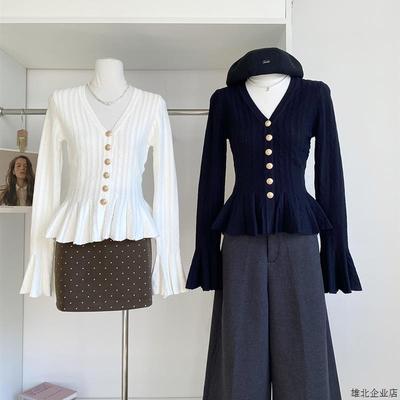 2025年秋冬新款韩版时尚气质V领喇叭袖针织衫女修身显瘦百搭上衣