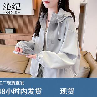 冲锋衣外套女款春季2026新款洋气小个子休闲宽松连帽工装夹克上衣