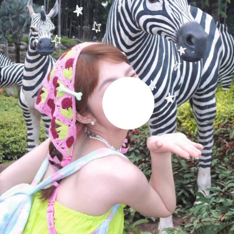 多巴胺搭配发饰针织钩花镂空三角巾女可爱花朵头巾发带小熊同款