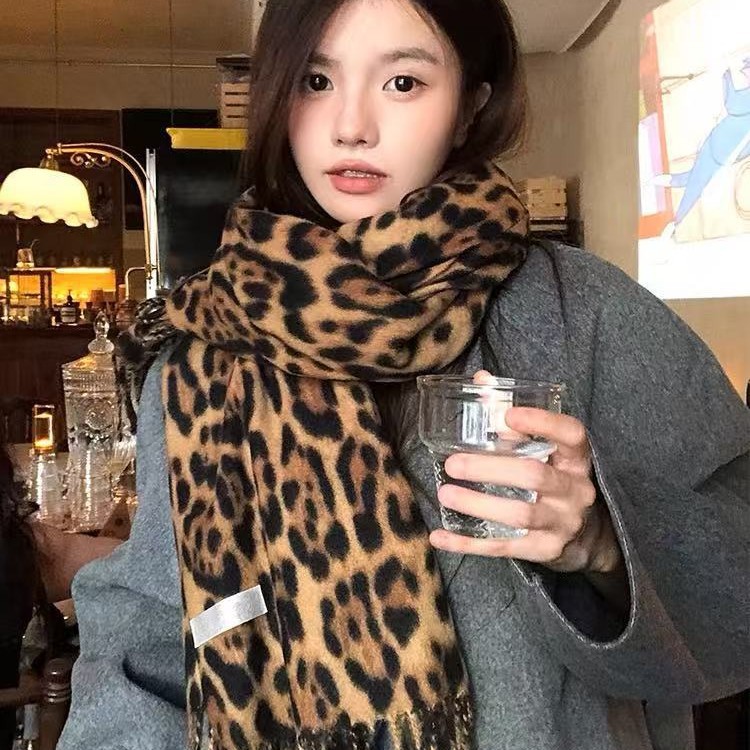 复古豹纹仿羊绒流苏围巾女冬季2025新款千禧辣妹披肩加厚保暖围脖