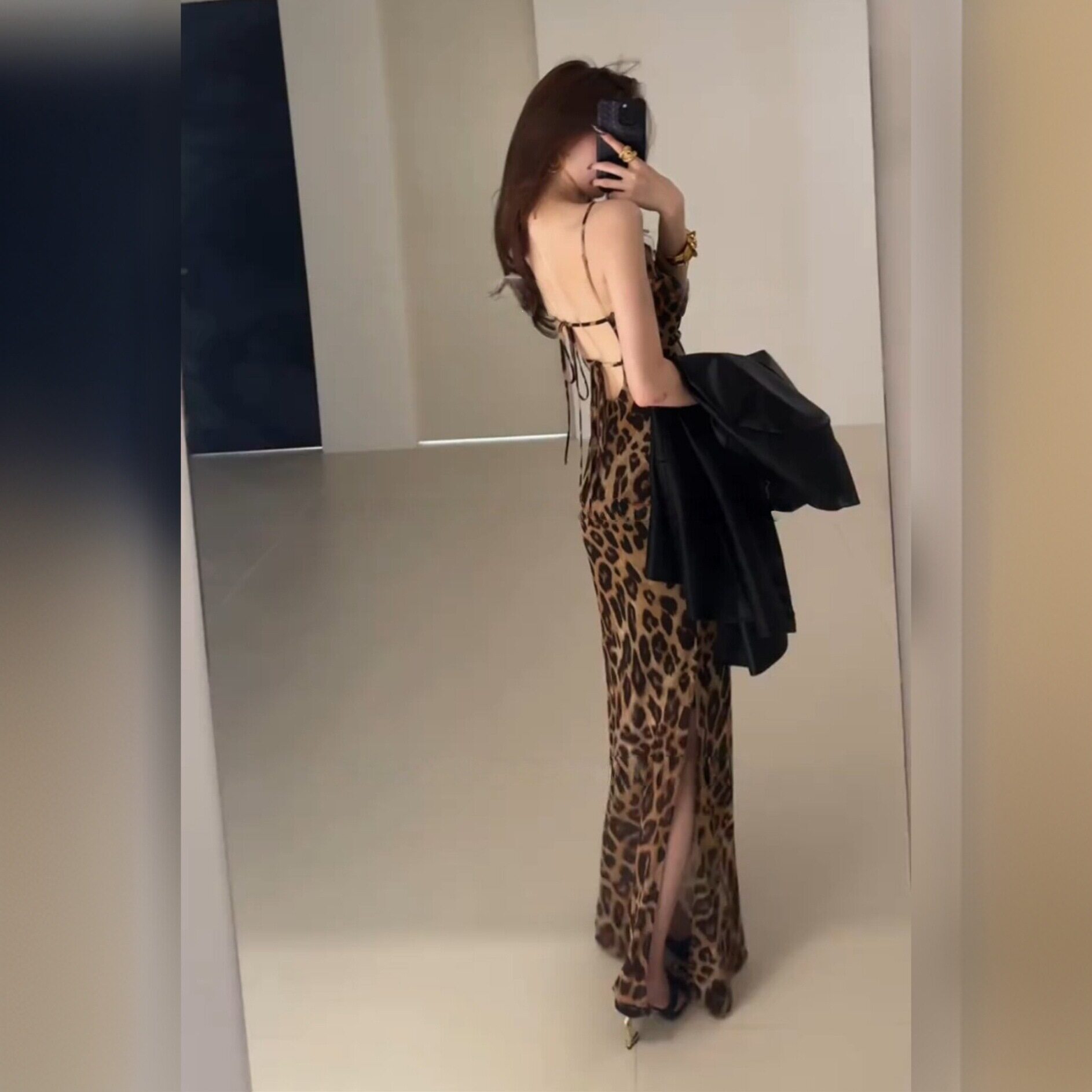 辣妹风黑色豹纹包臀连衣裙