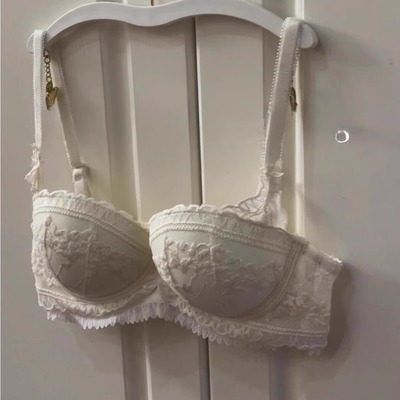 法式蕾丝内衣小胸聚拢