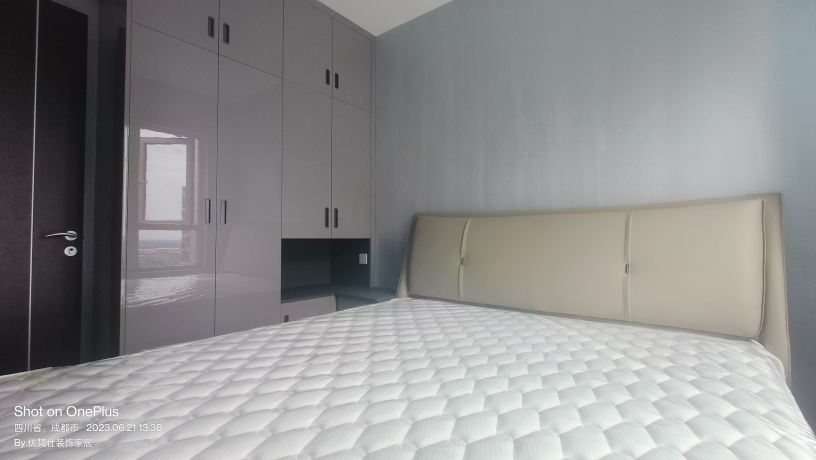 工厂直营 定制家具定制衣柜 柜体欧松板 门板亮光门板 现代风格