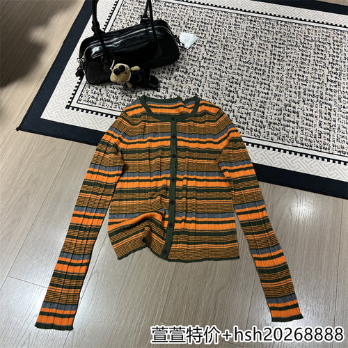 欧洲站2026早秋新款时尚百搭洋气圆领单排扣开衫柔软羊毛针织衫女