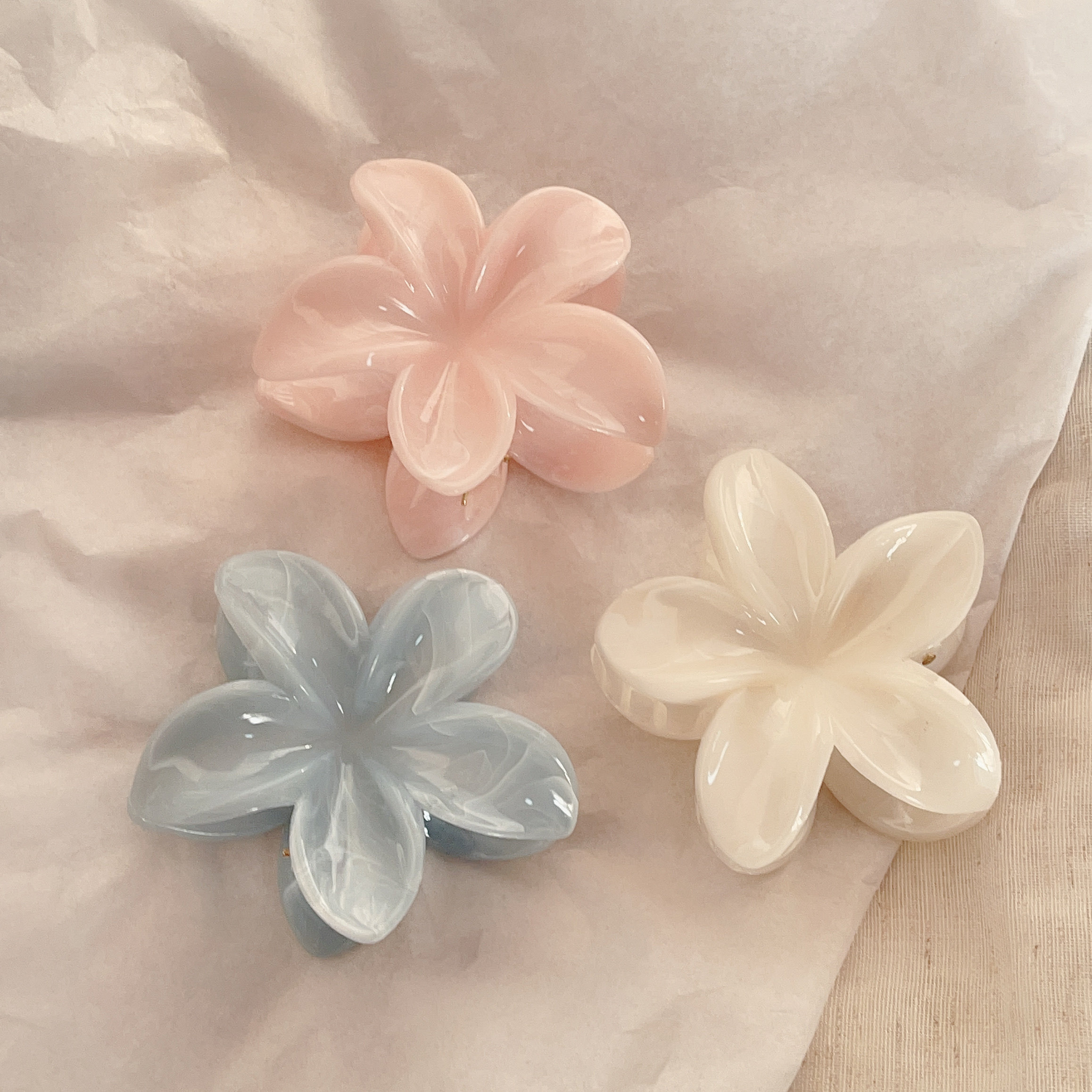 新款夏日度假风鸡蛋花花朵抓夹鲨鱼夹后脑勺盘发夹温柔气质头饰女