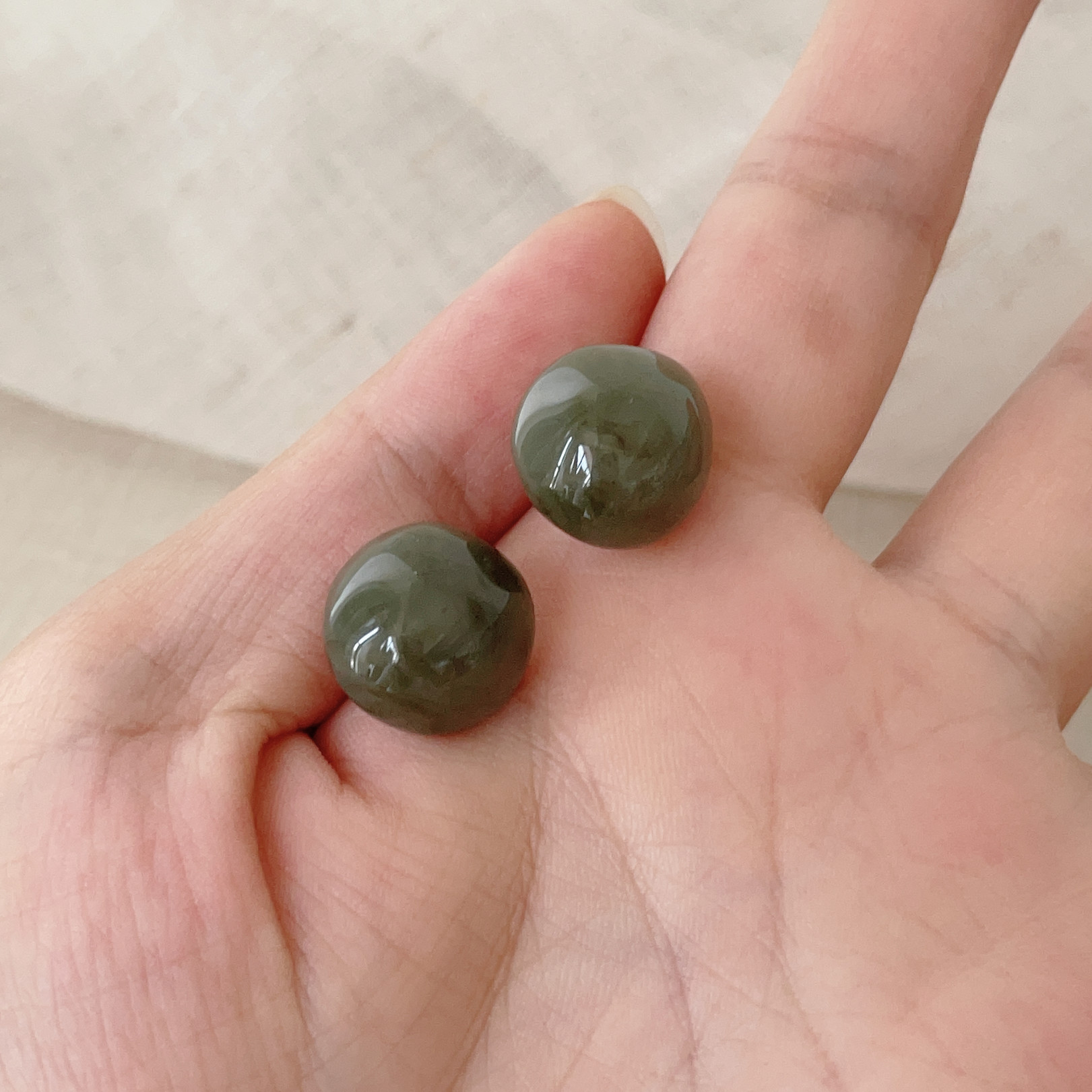 复古军绿色气质简约几何小圆球耳钉女小众设计感百搭耳环耳饰新款