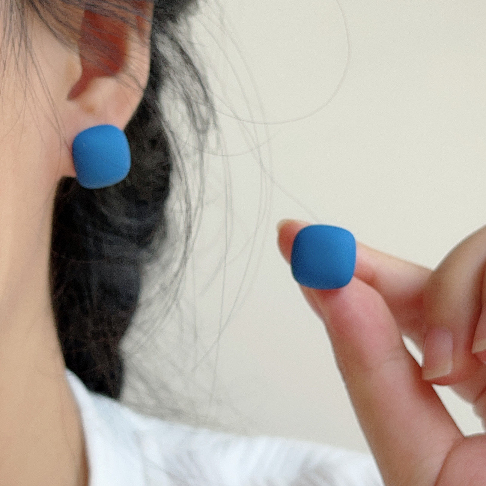 显白克莱因蓝方形耳钉小众简约设计感耳饰2025新款独特小巧耳环