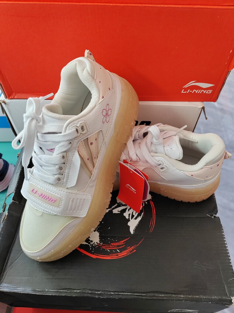 李宁休闲鞋女鞋板鞋白生胶鞋夏季 37码 有微瑕拒绝退货，配盒发货