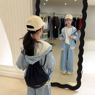 末小蒙童套装2026春季韩版女童慵懒风碎花连帽拉链阔腿裤两件套