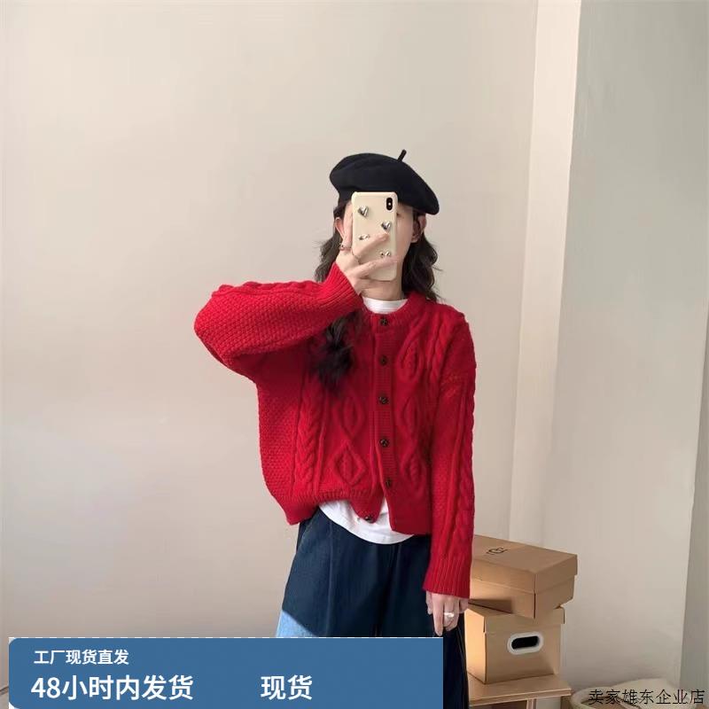 新年圣诞红色麻花粗线外穿加厚圆领宽松毛衣开衫短款针织外套女