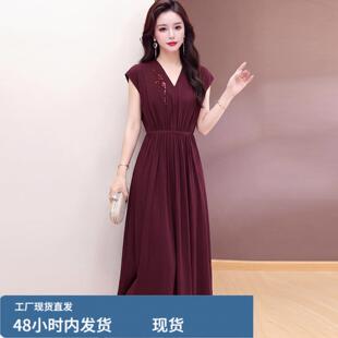 洋气喜婆婆纯色无袖时尚连衣裙2026新款简约气质妈妈雪防收腰裙子