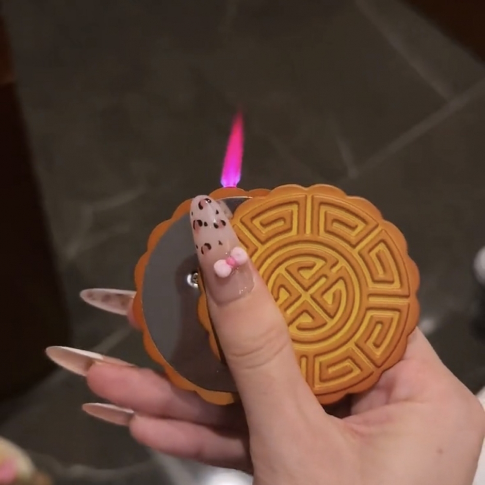 创意月饼粉色火焰造型圆形防风打火机个性充气可爱送男女友礼物潮