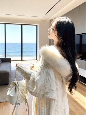 白色毛衣外套女秋冬新款慵懒风名媛气质毛领连帽保暖针织开衫加厚