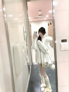 慵懒风米白色毛毛领连帽毛衣女冬季新款高级感时尚减龄中长款外套
