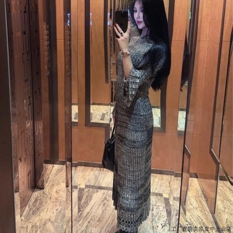 灰色针织连衣裙女秋独特超好看法式轻奢高端精致端庄气质掐腰裙子