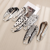 领巾网红围脖 饰薄款 韩版 简约镶钻磁扣锁骨小丝巾女春秋低领颈部装