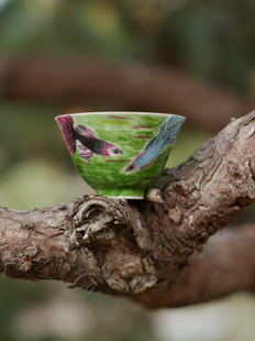 予昔时 双鱼手绘三秋杯 粉彩孔雀鱼 灵动飘逸 寓意吉祥 景德镇65c