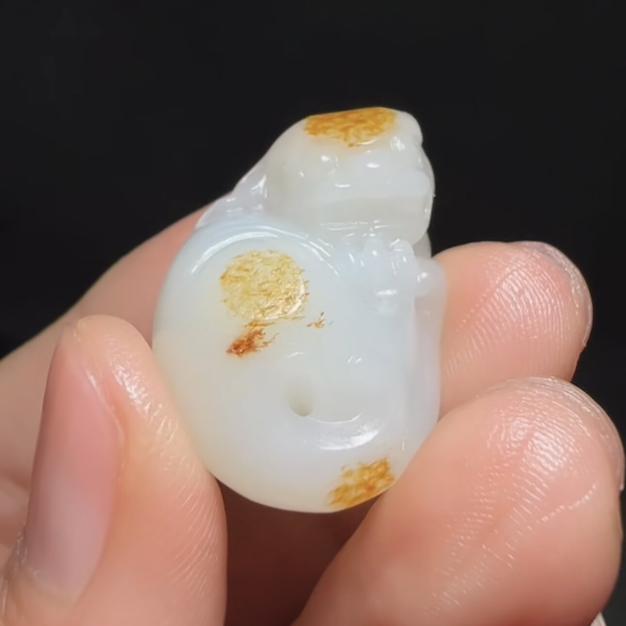 新疆和田玉红皮白玉籽料苏工精致小貔貅挂件吊坠籽料玉坠白度一级