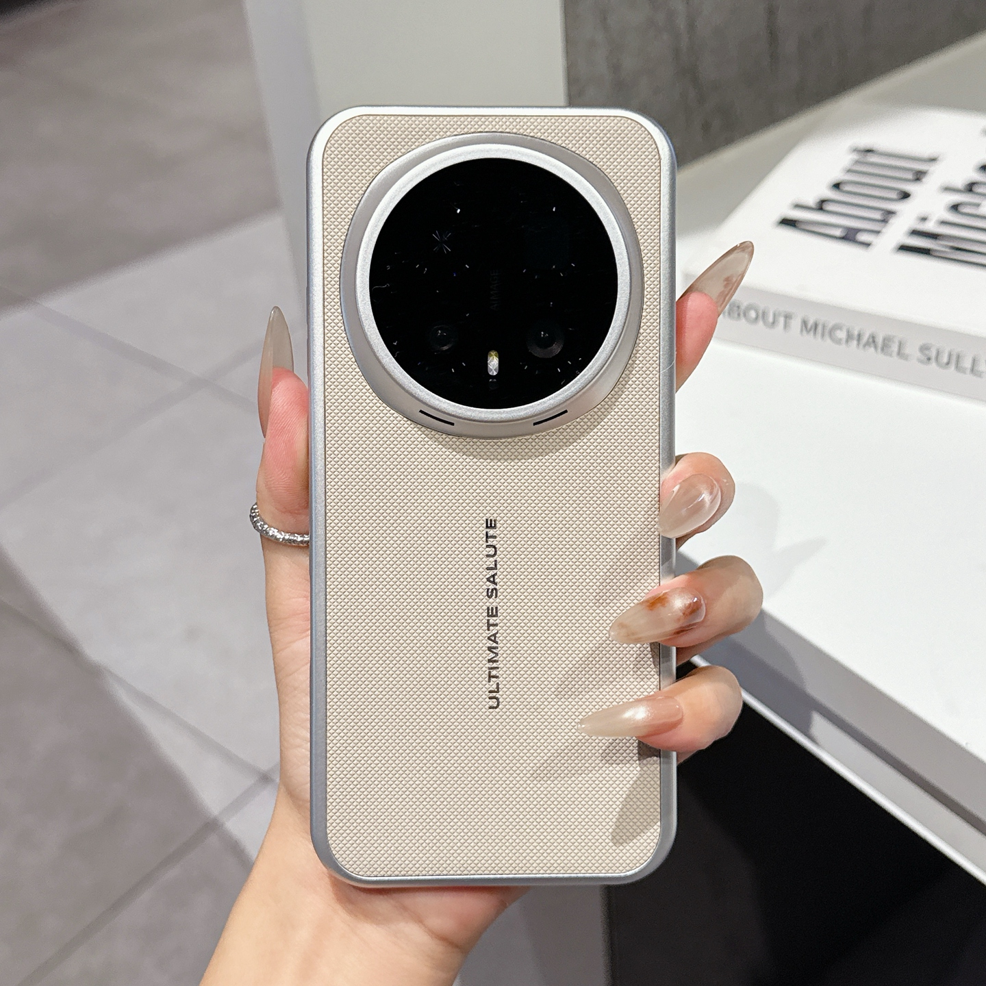 Magic8pro肤感简约磁吸手机外壳