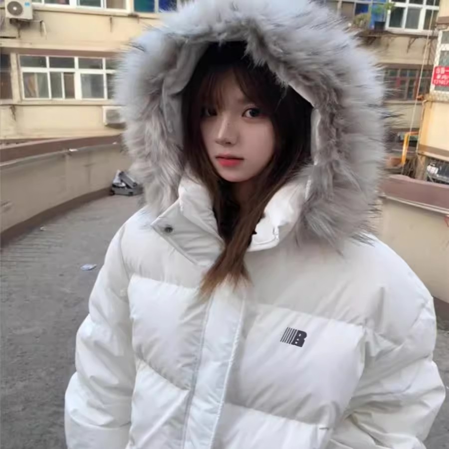 超好看白色连帽毛领羽绒棉服