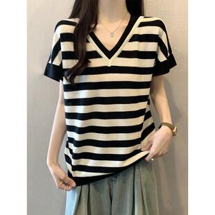 春夏季黑白条纹针织衫V领短袖T恤女2026大码胖mm感假两件0305z