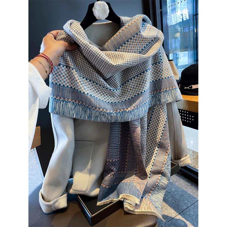 冬季洋气百搭时尚围巾披肩文艺灰蓝小格子女2025冬季新款1022w