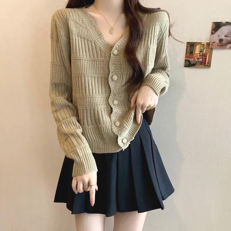 秋冬显瘦洋气针织衫女装毛衣上衣大码慵懒别致V领女胖mm感宽0928c