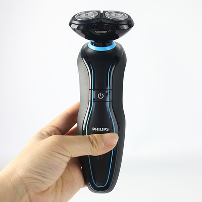Philips/飞利浦YS526旋转式剃须刀舒适刀片系统和2合1工具设计