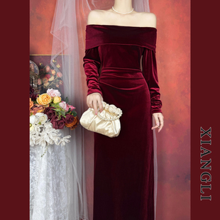 巷里法式 显瘦开叉气质高级敬酒订婚礼服 一字肩红色丝绒连衣裙冬装