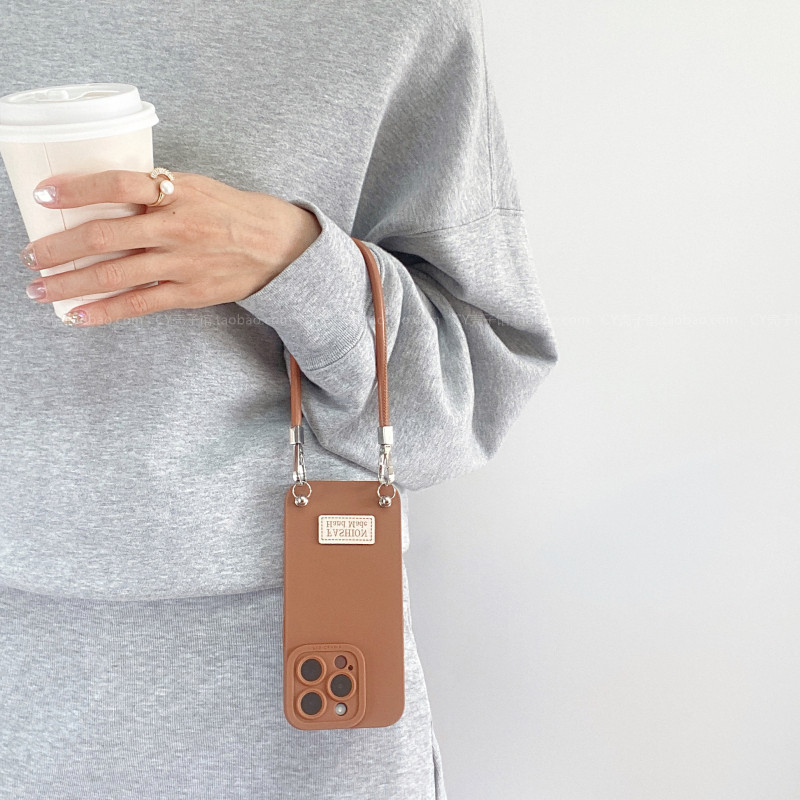 韩系ins高级感焦糖棕皮质短挂绳手机壳适用苹果16promax/14新款iPhone15pro简约13软壳12小众11全包防摔xs女